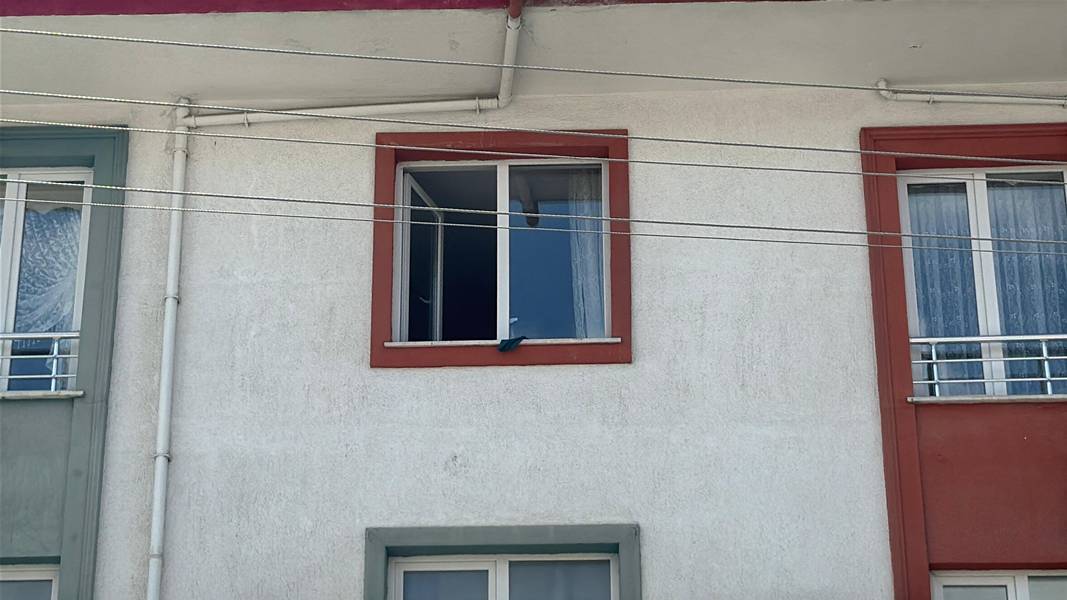 Kütahya'da 3. Kattan Düşen Kadın Ağır Yaralandı (3)