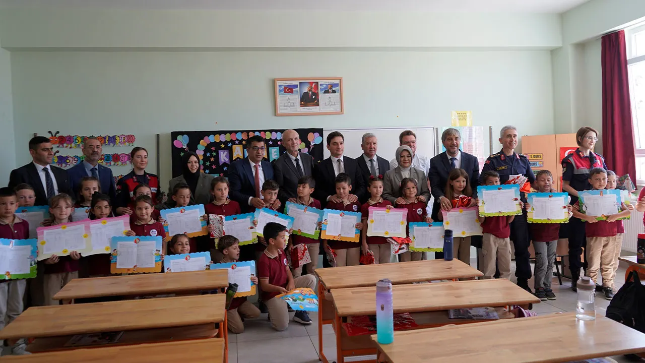 Kütahya’da 92 Bin Öğrenci Karne Heyecanı Yaşadı10