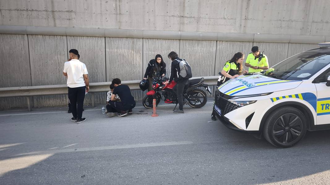 Kütahya’da Altgeçitte Motosiklet Devrildi (2)