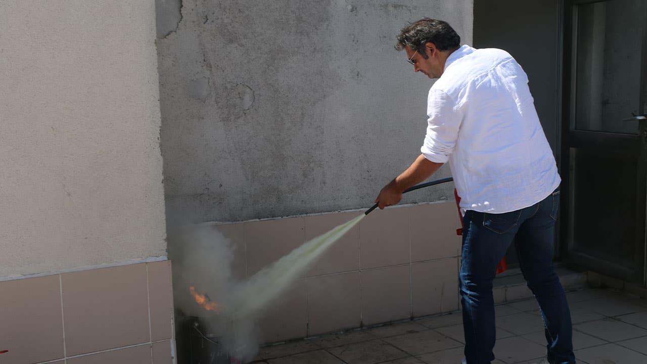 Kütahya’da Analitik Başarı Fen Bilimleri Kursu’nda Yangın Tatbikatı1