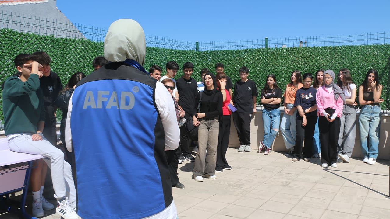 Kütahya’da Analitik Başarı Fen Bilimleri Kursu’nda Yangın Tatbikatı3