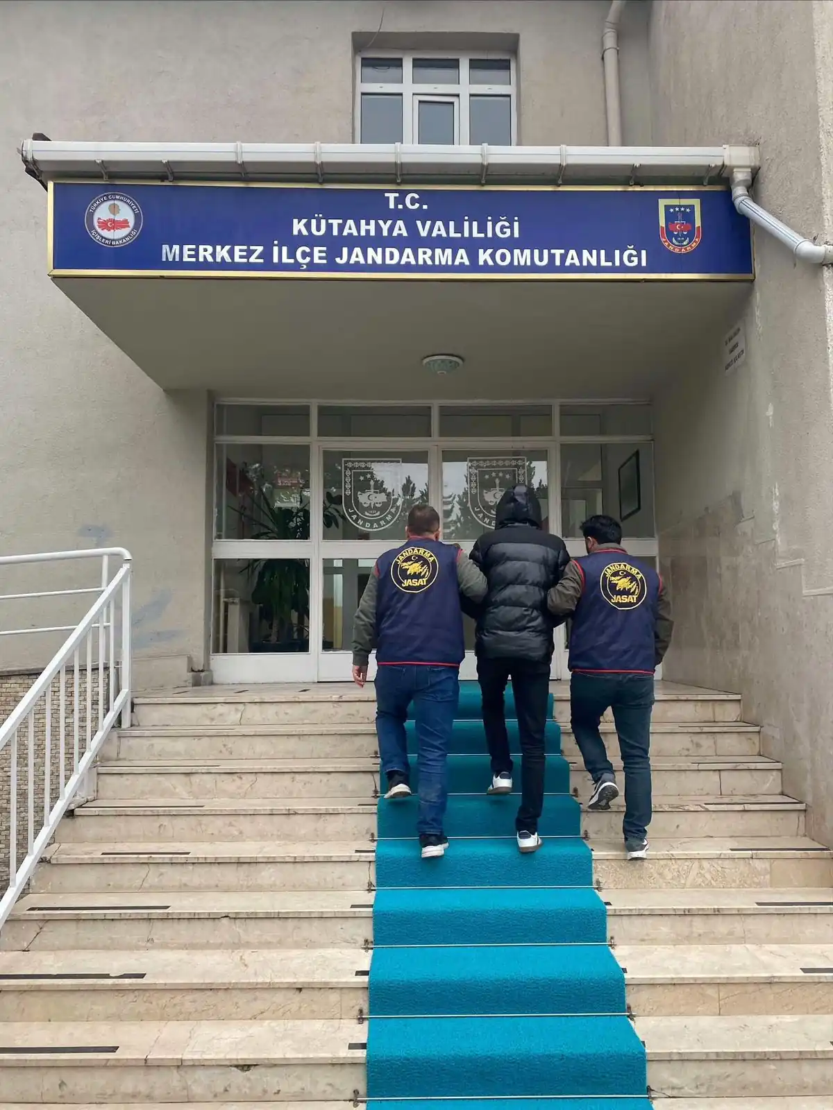 Kütahya’da Jandarma Ekiplerinden Aranan Şahıslara Operasyon1