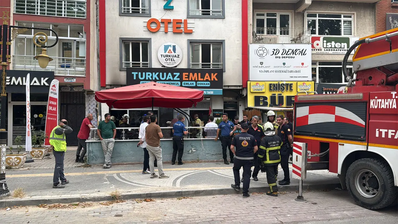 Kütahya'da Otelin Bulunduğu Binada Yangın3