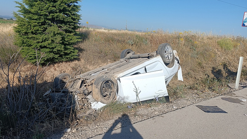 Kütahya'da Otomobil Devrildi, Yaralılar Var (3)