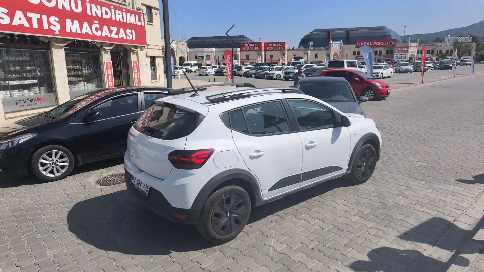 Kütahya’da Otomobiller Kafa Kafaya Çarpıştı