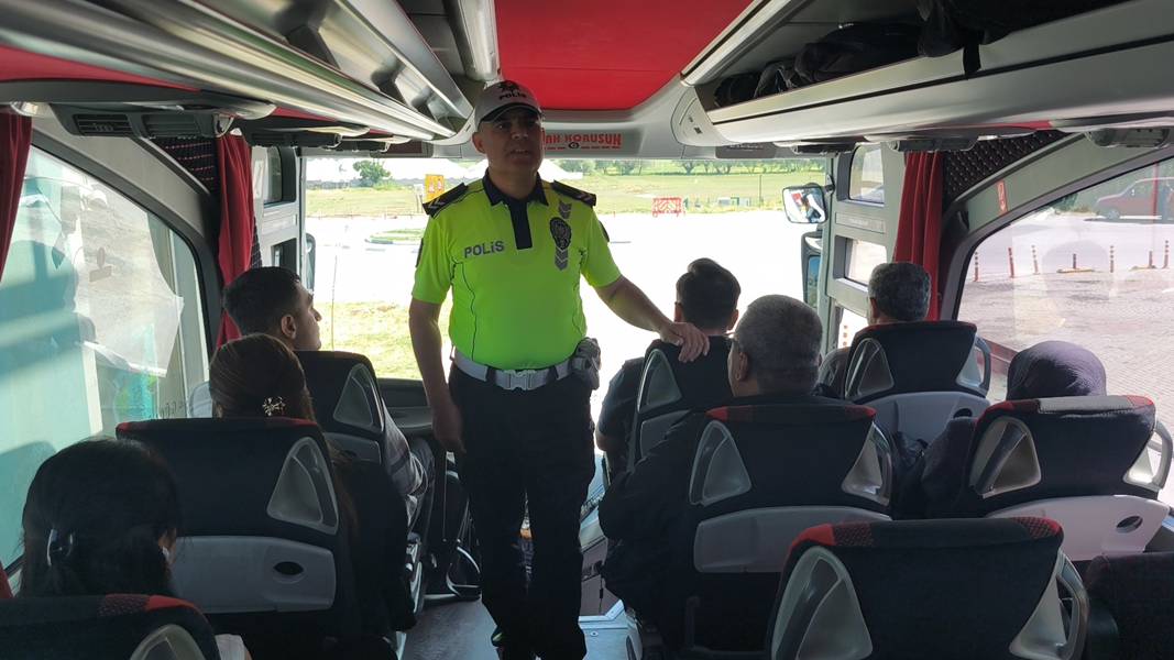 Kütahya’da Polis Ekiplerinden “Emniyet Kemeri” Uyarısı (2)