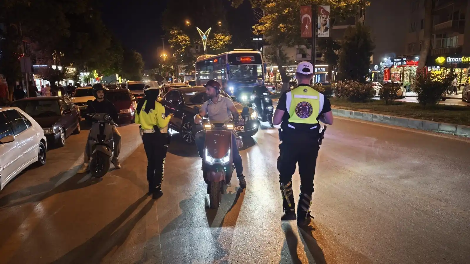 Kütahya’da Polis Ekiplerinden Kask Denetimi (2)