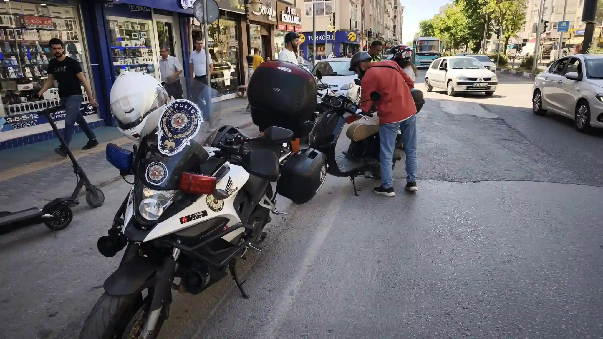 Kütahya’da Polis Ekiplerinden Kask Ve Ehliyet Denetimi 1