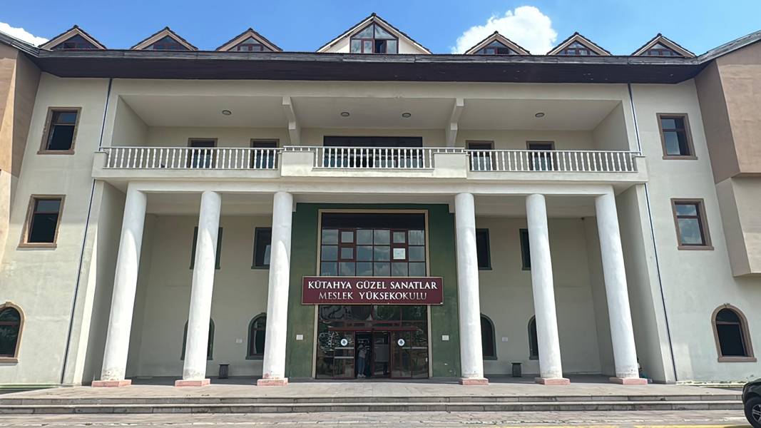 Kütahya'da Sınıf Arkadaşlarının Selma Teyzesi Meslek Yüksek Okulunu Bitirdi (6)