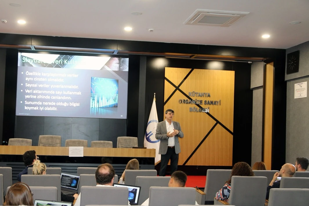 Kütahya’da Sunum Hazırlamanın Püf Noktaları Anlatıldı