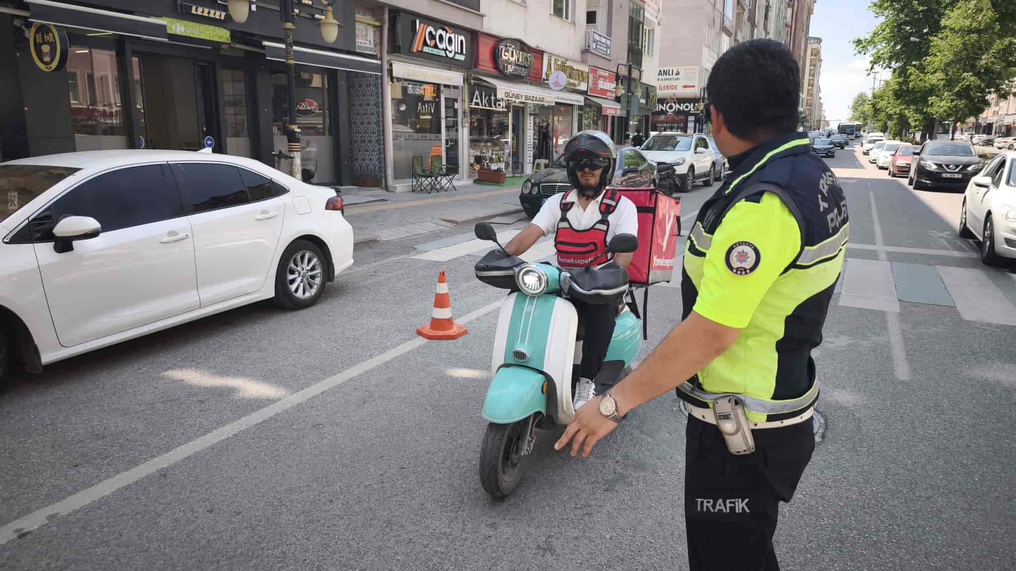 Kütahya’da Ticari Taksi Ve Motokuryeler Denetlendi 3