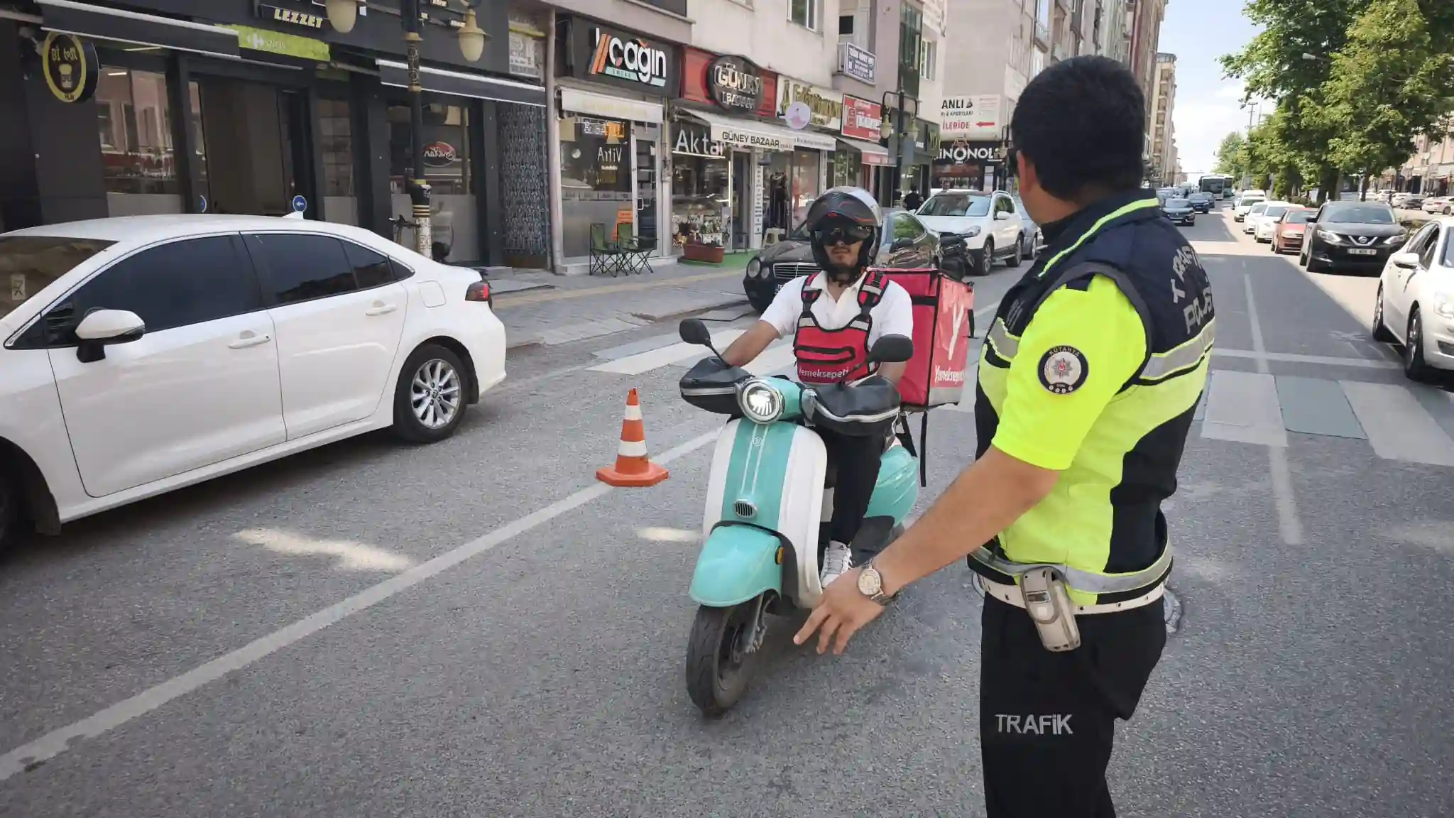 Kütahya’da Ticari Taksiler Ve Motokuryeler Denetlendi 2