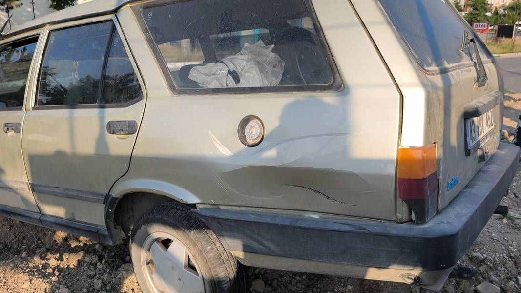 Kütahya’da Tır Otomobile Çarptı (3)