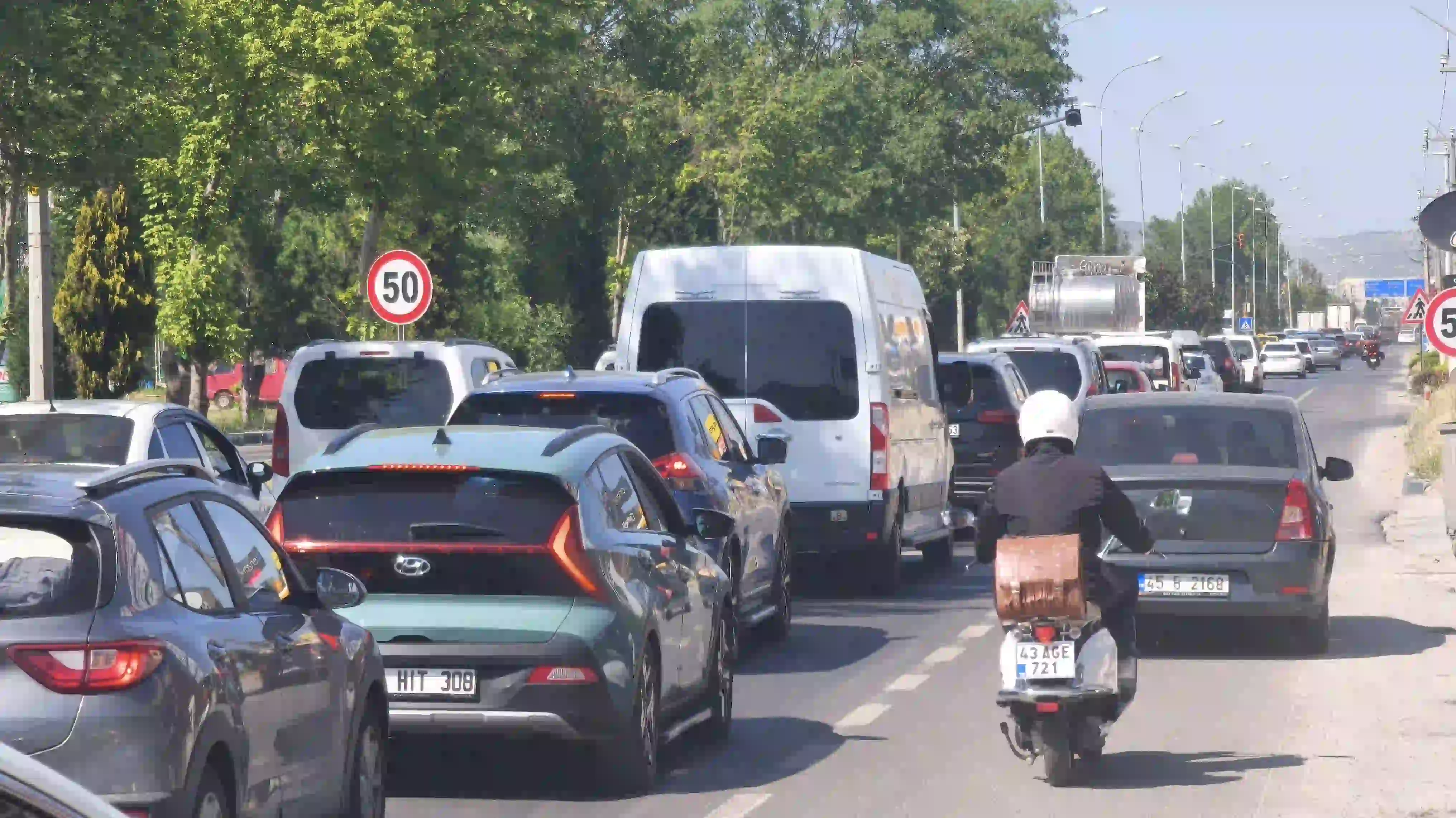 Kütahya’da Trafikte Bayram Dönüşü Yoğunluğu1