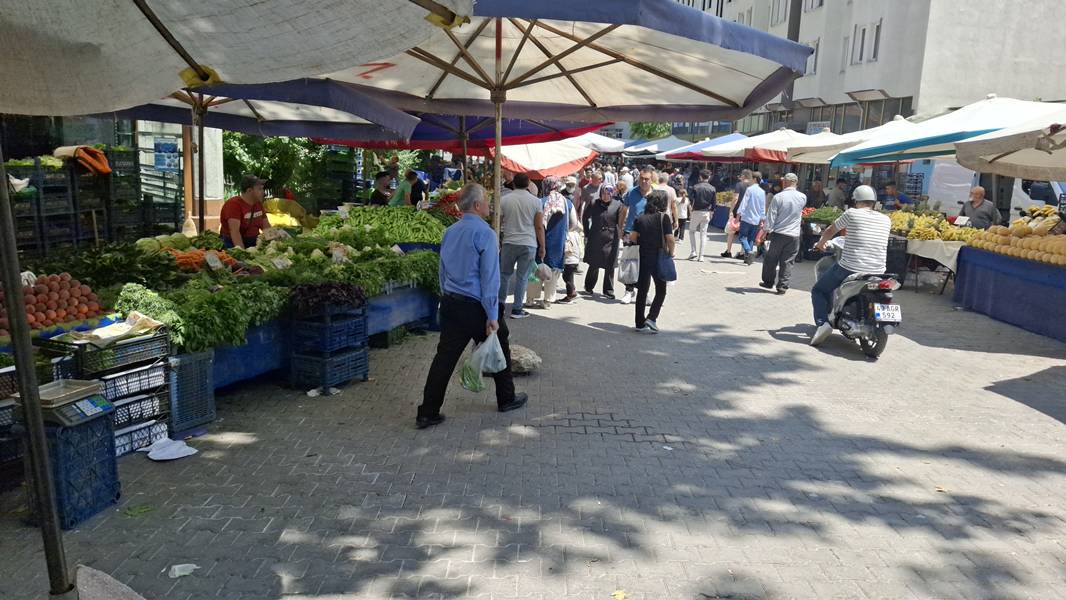 Kütahya’da Vatandaş Ve Esnaf, Pazar Yerinin Taşınmasına Tepkili (6)
