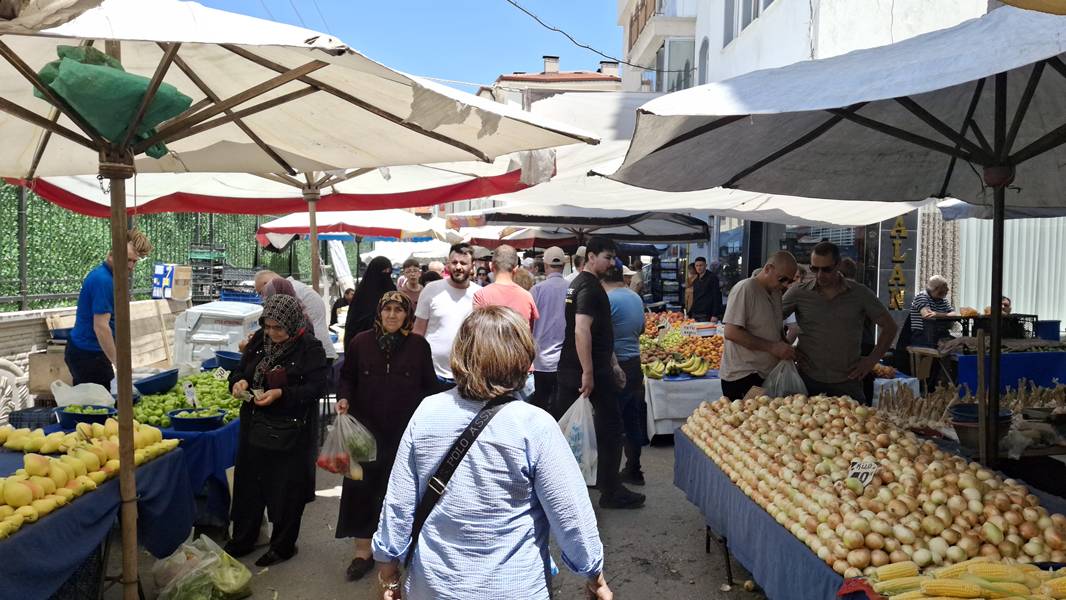 Kütahya’da Vatandaş Ve Esnaf, Pazar Yerinin Taşınmasına Tepkili (7)