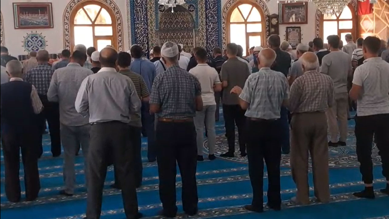 Kütahya’da Vatandaşlar Yağmur Duasında Buluştu10