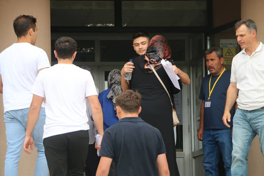 Kütahya’da Yks'nin Ilk Oturumu Tyt Başladı (2)