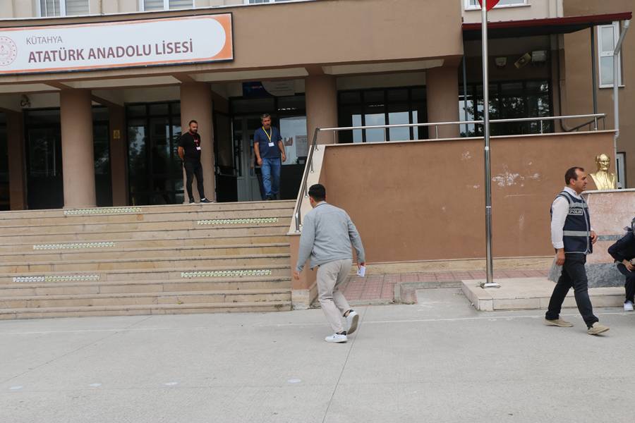 Kütahya’da Yks'nin Ilk Oturumu Tyt Başladı (5)