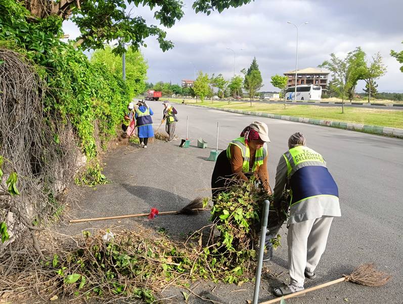 Kütahya’da Zafer Kalkınma Ajansı Çevresi Temizlendi (4)-1