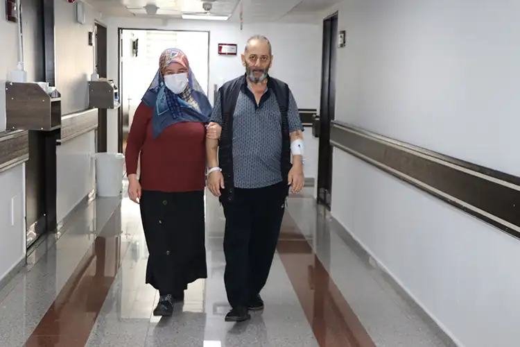 Oğlunun Karaciğeriyle Hayata Tutundu1