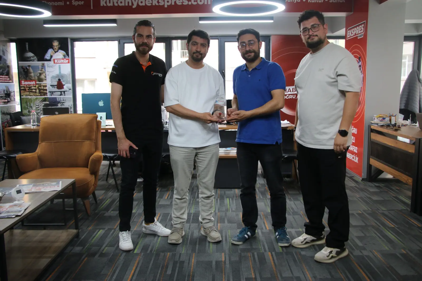 Riders 43’Ten Kütahya Ekspres’e Teşekkür Plaketi