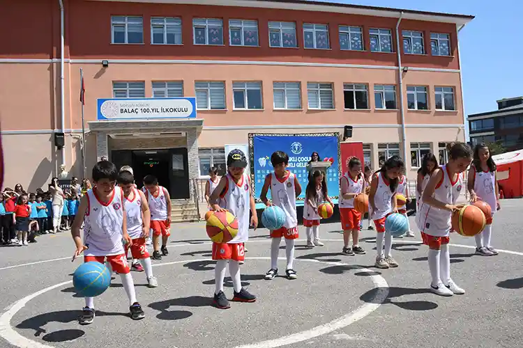 Sağlık Elçileri, Heimlich Manevrasını Öğretti, Obezite Takibi Yaptı