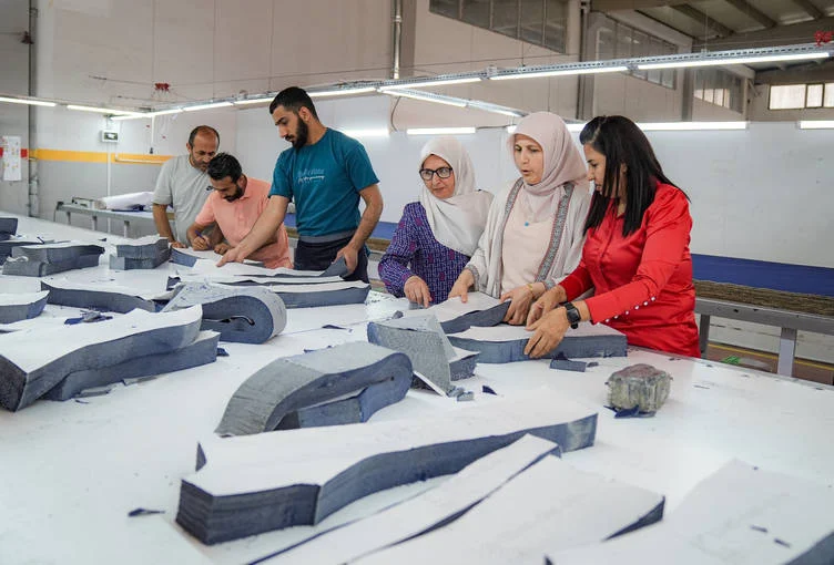 Üretim Fazlası Kumaşlarla Çocuklara Giysi Kadınların Sıfır Atık Başarısı (2)
