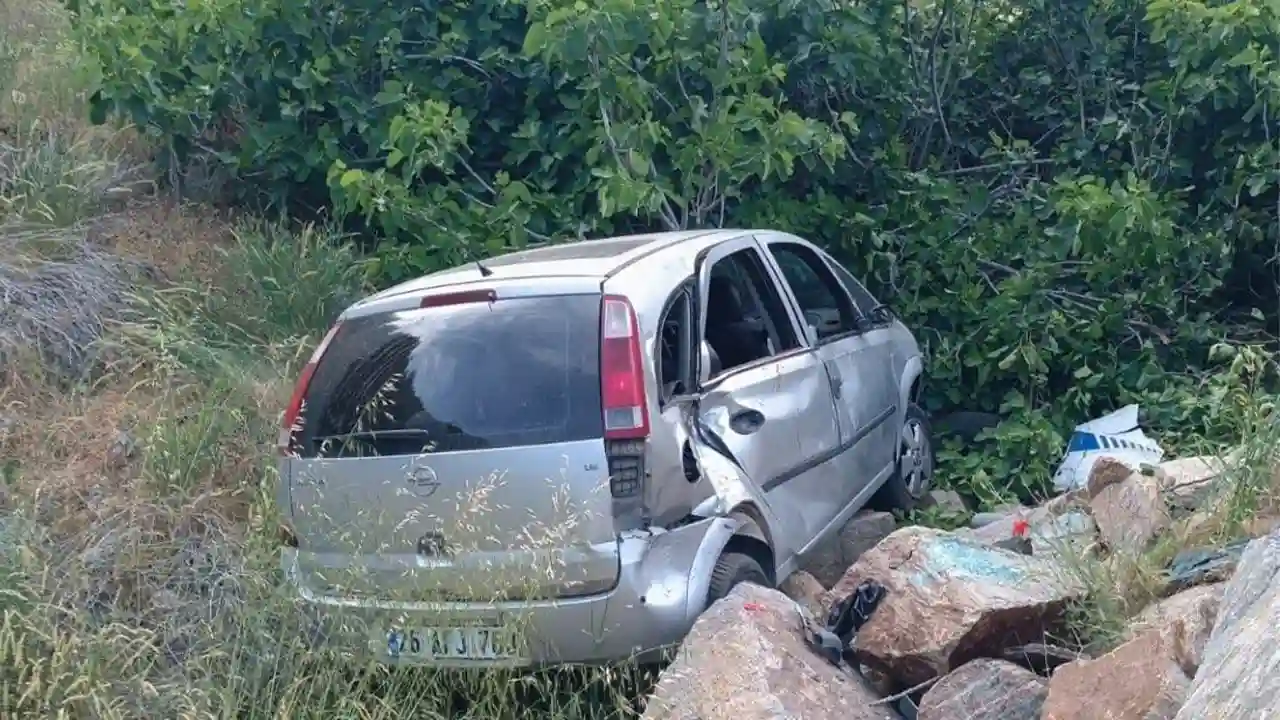 Uşak’ta Otomobil Şarampole Devrildi 4 Yaralı1