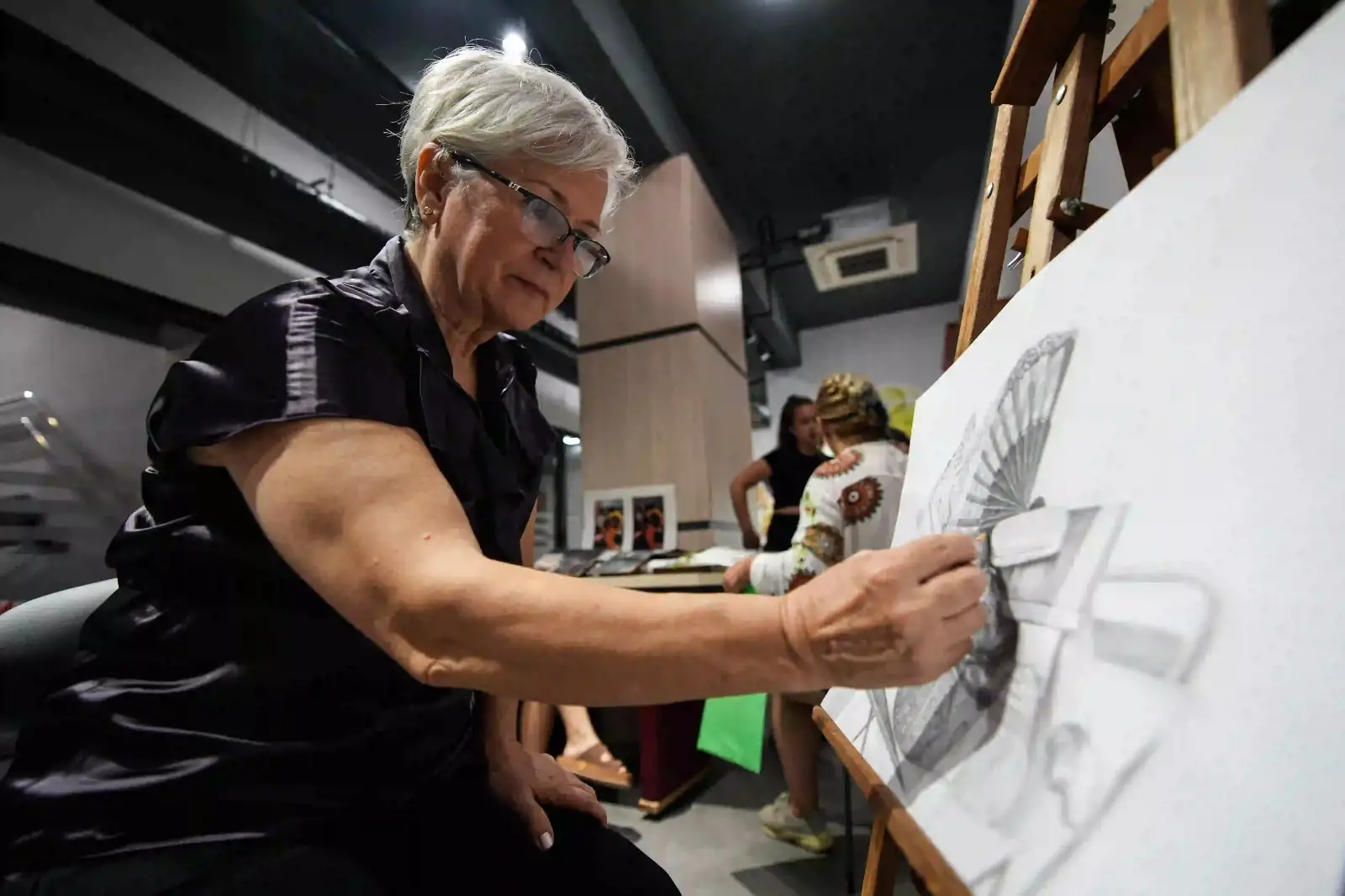 64 Yaşında Resim Fakültesinden Mezun Oldu2 (1)