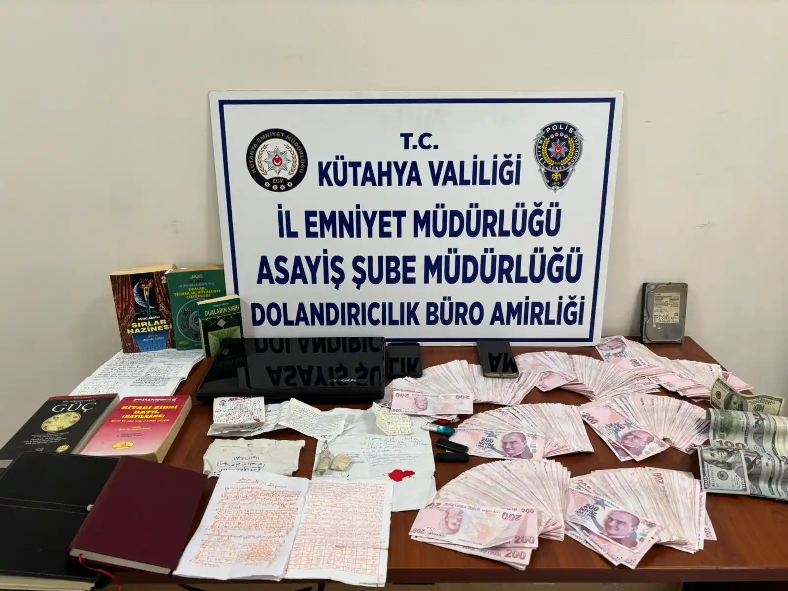 Banka Hesaplarindaki̇ Paralara Bloke Konuldu Şüphelilere Ait Banka Hesaplarında Bulunan 1 Milyon 500 Bin Lira Paraya Da Bloke Konuldu.5555