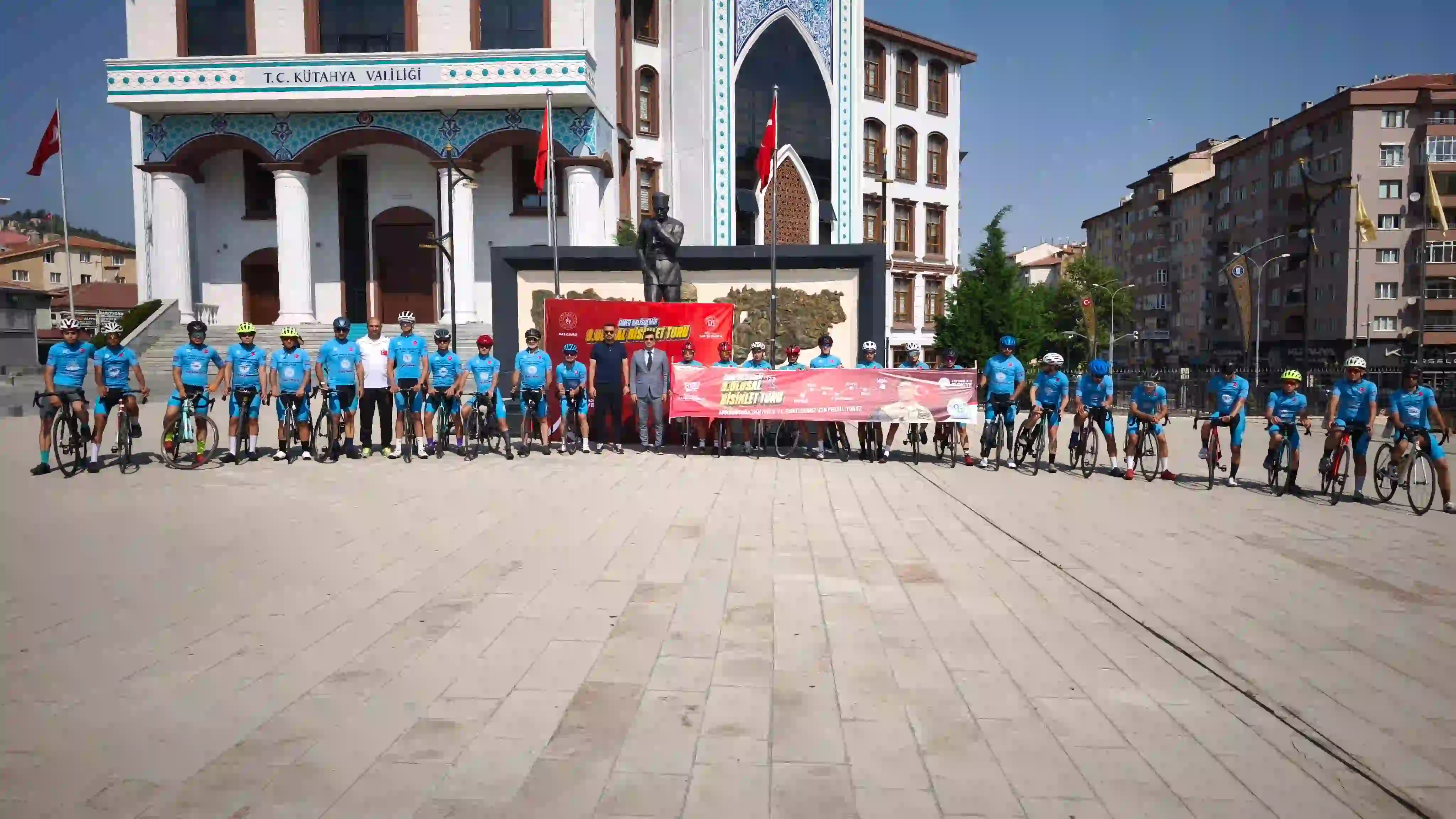 İstanbul’dan Yola Çıktılar, Kütahya’da Mola Verdiler Hedef Niğde (4)-1