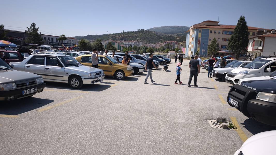 Kütahya 2. El Oto Pazarında Durgunluk Sürüyor (3)