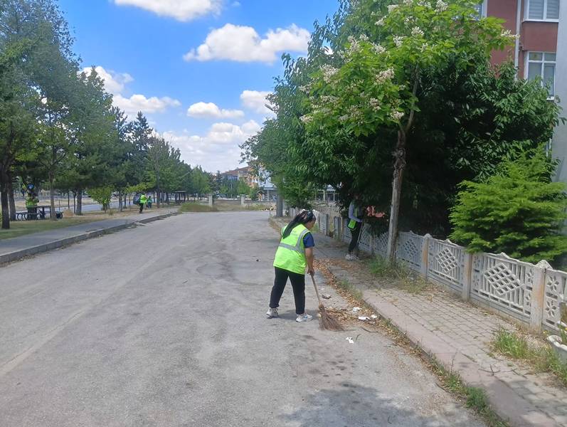 Kütahya Dumlupınar Mahallesi’nde Kapsamlı Temizlik Çalışması (1)