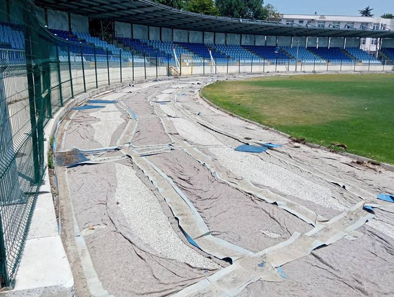 Kütahya Dumlupınar Stadyumu’nda Yenileme Çalışmaları Devam Ediyor (1)