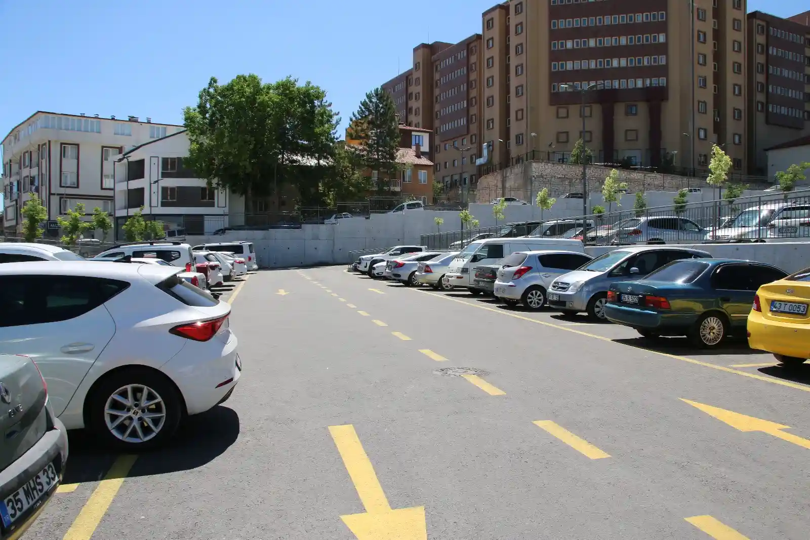 Kütahya Şehir Hastanesi’nde Yaşanan Otopark Sıkıntısına Çözüm Olarak Ek Açık Otopark Hizmete Alındı.1
