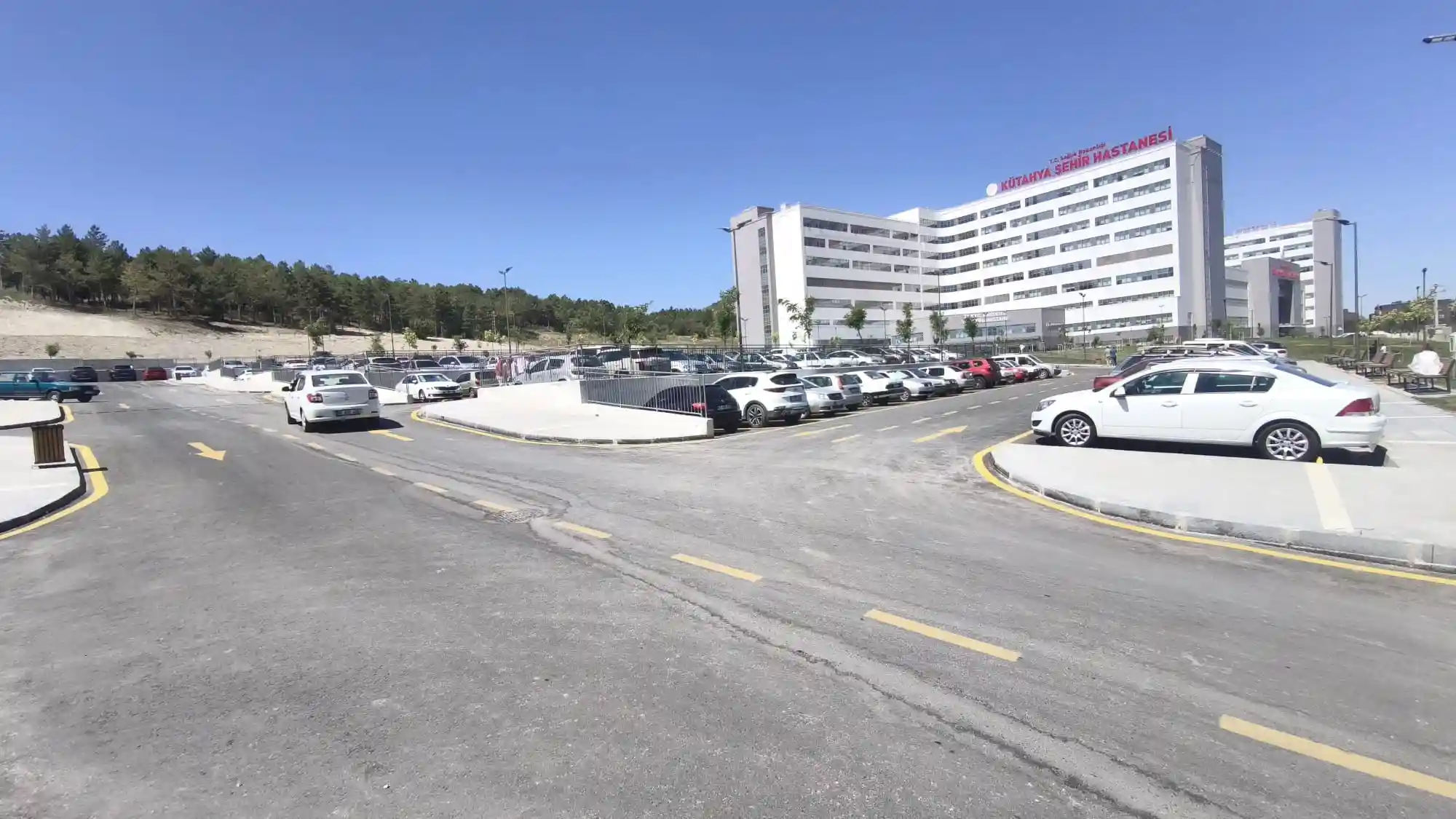 Kütahya Şehir Hastanesi’nde Yaşanan Otopark Sıkıntısına Çözüm Olarak Ek Açık Otopark Hizmete Alındı.3