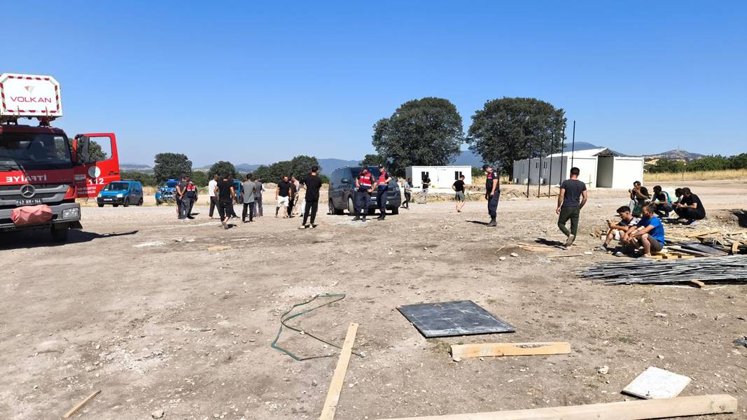 Kütahya Simav'da Toki̇ Işçileri Ödenmeyen Alacakları Için Eylem Gerçekleştirdi (3)