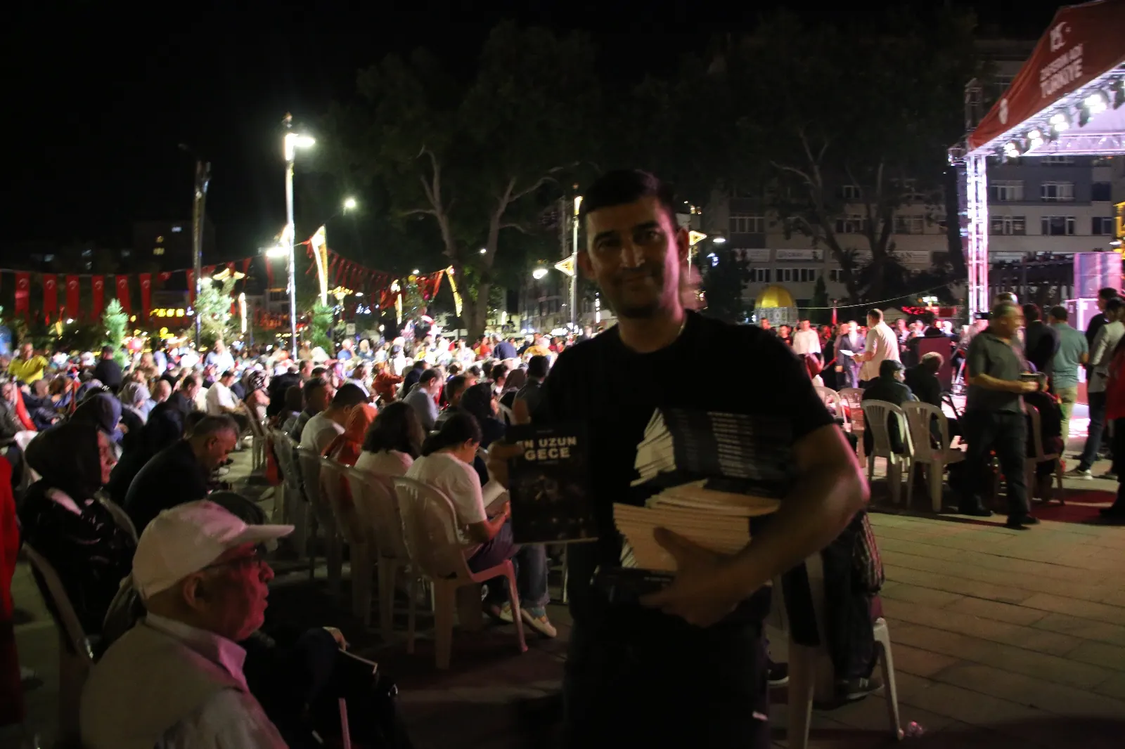 Kütahya Valisi Işın, “En Uzun Gece 15 Temmuz” Kitabını Imzaladı 2