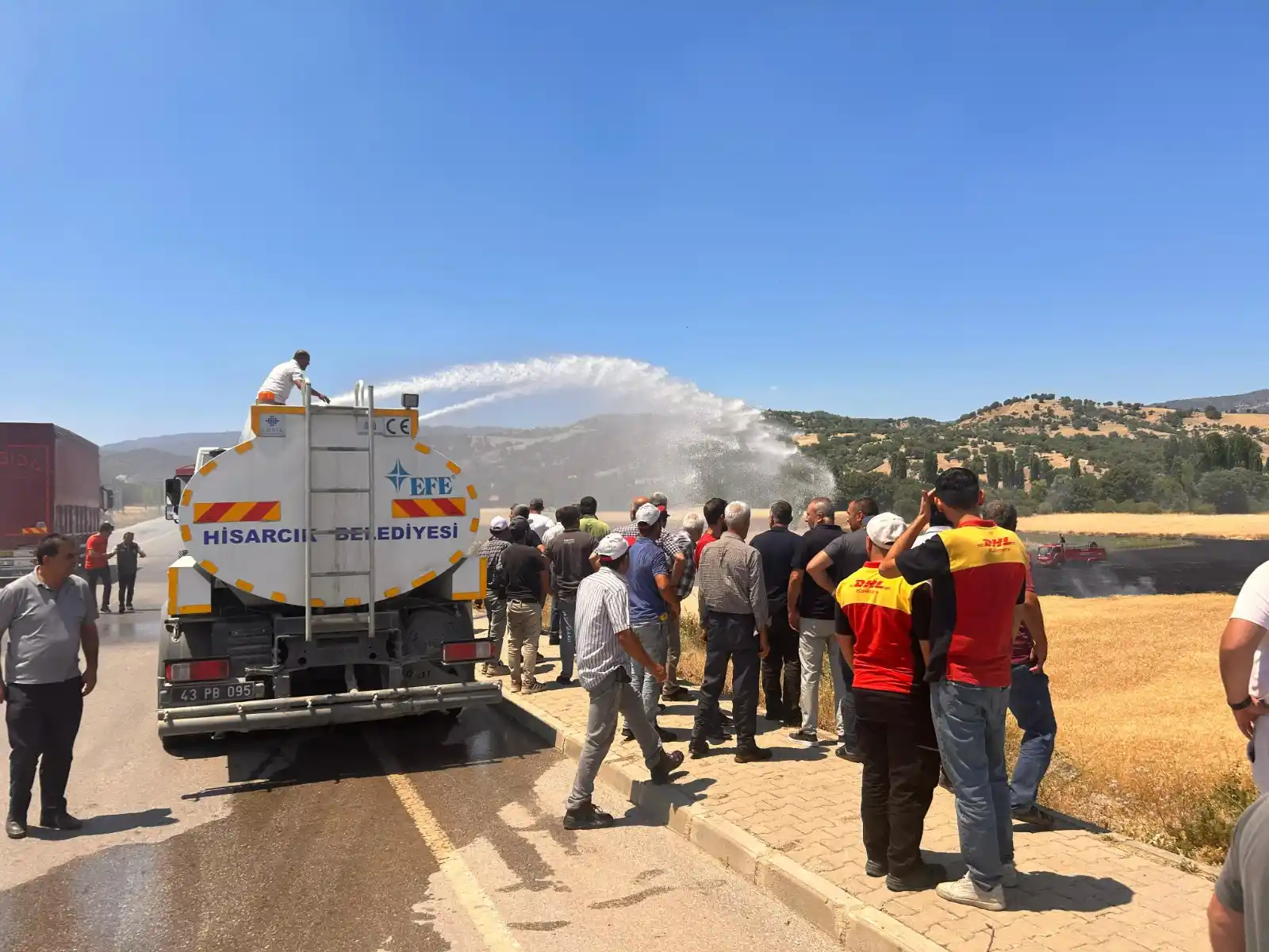Kütahya'da Biçerdöverin Neden Olduğu Yangın Söndürüldü (1)