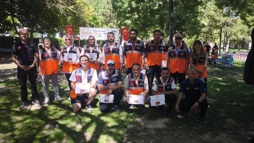 Kütahya’da Destek Afad Gönüllüleri Sertifikalarını Aldı (8)