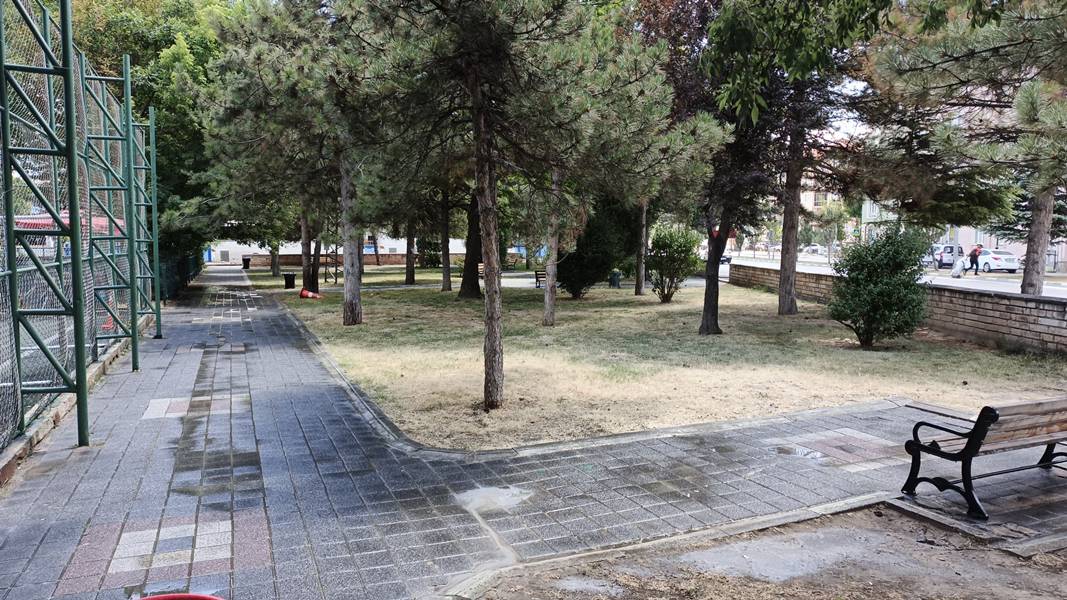 Kütahya'da Dumlupınar Mahallesinde Sokaklar Yıkanarak Temizlendi (4)