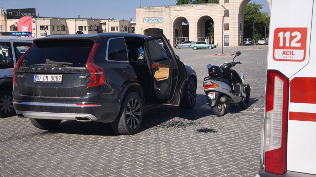 Kütahya’da Ehliyetsiz Sürücü, Otomobile Çarptı (1)