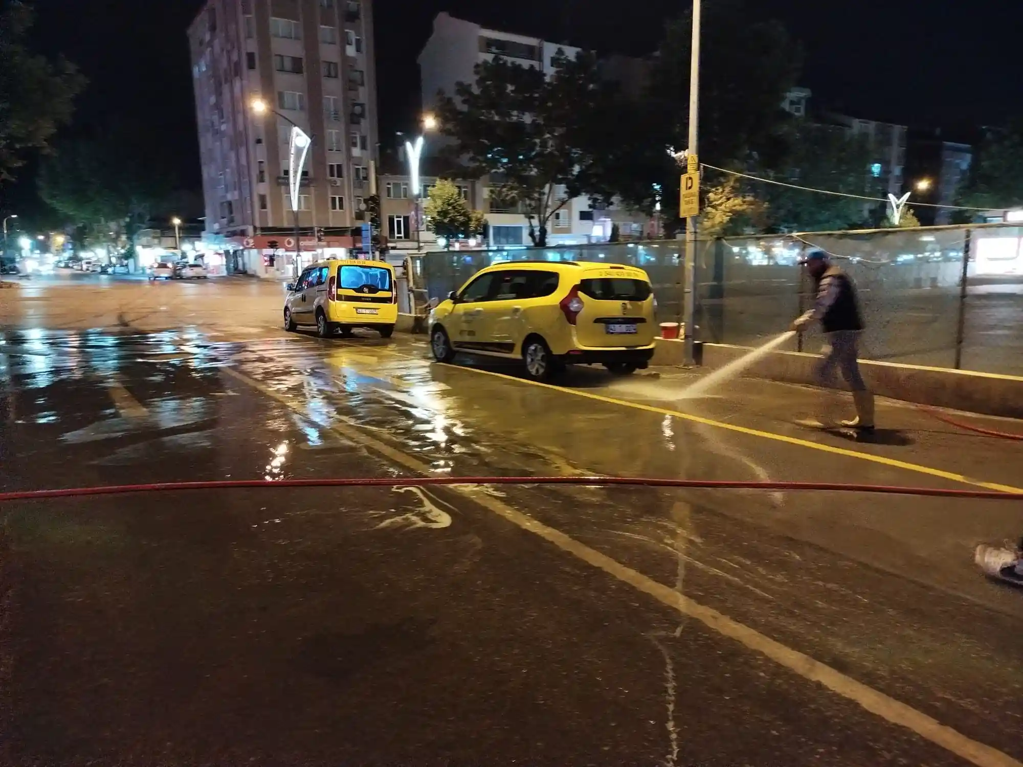 Kütahya’da Ekipler, Sokak Ve Caddeleri Yıkıyor 1