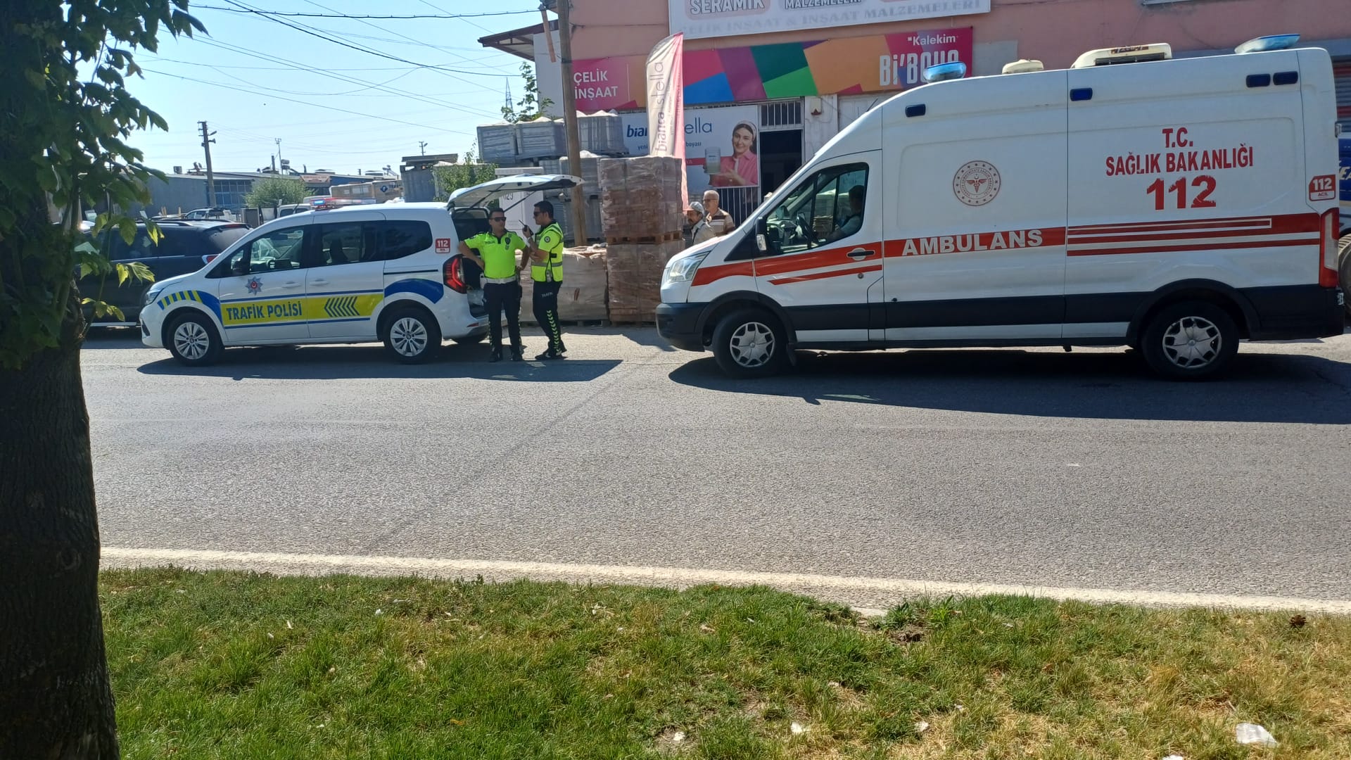 Kütahya’da Iki Otomobil Çarpıştı, Maddi Hasar Oluştu (1)