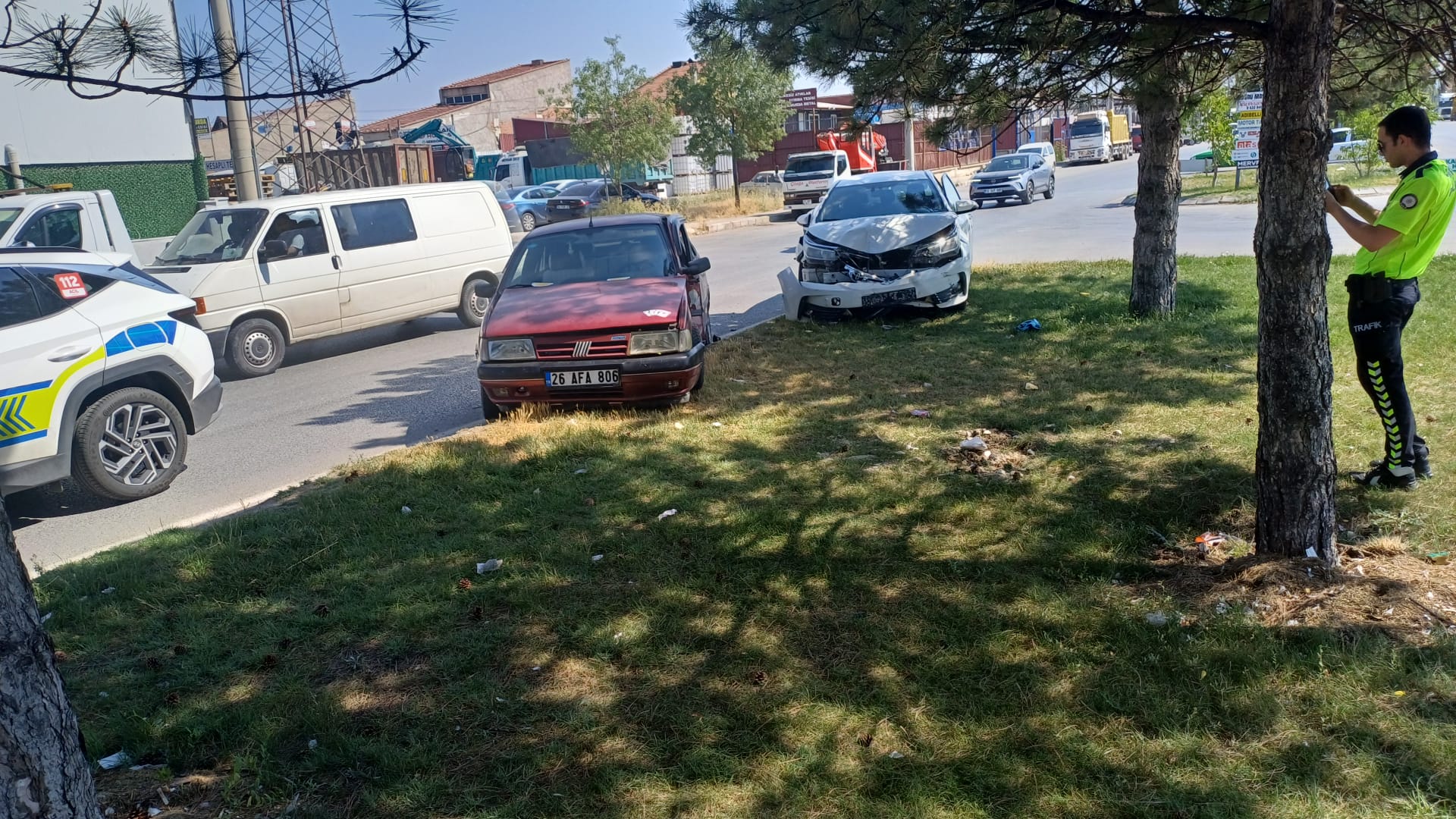 Kütahya’da Iki Otomobil Çarpıştı, Maddi Hasar Oluştu (2)