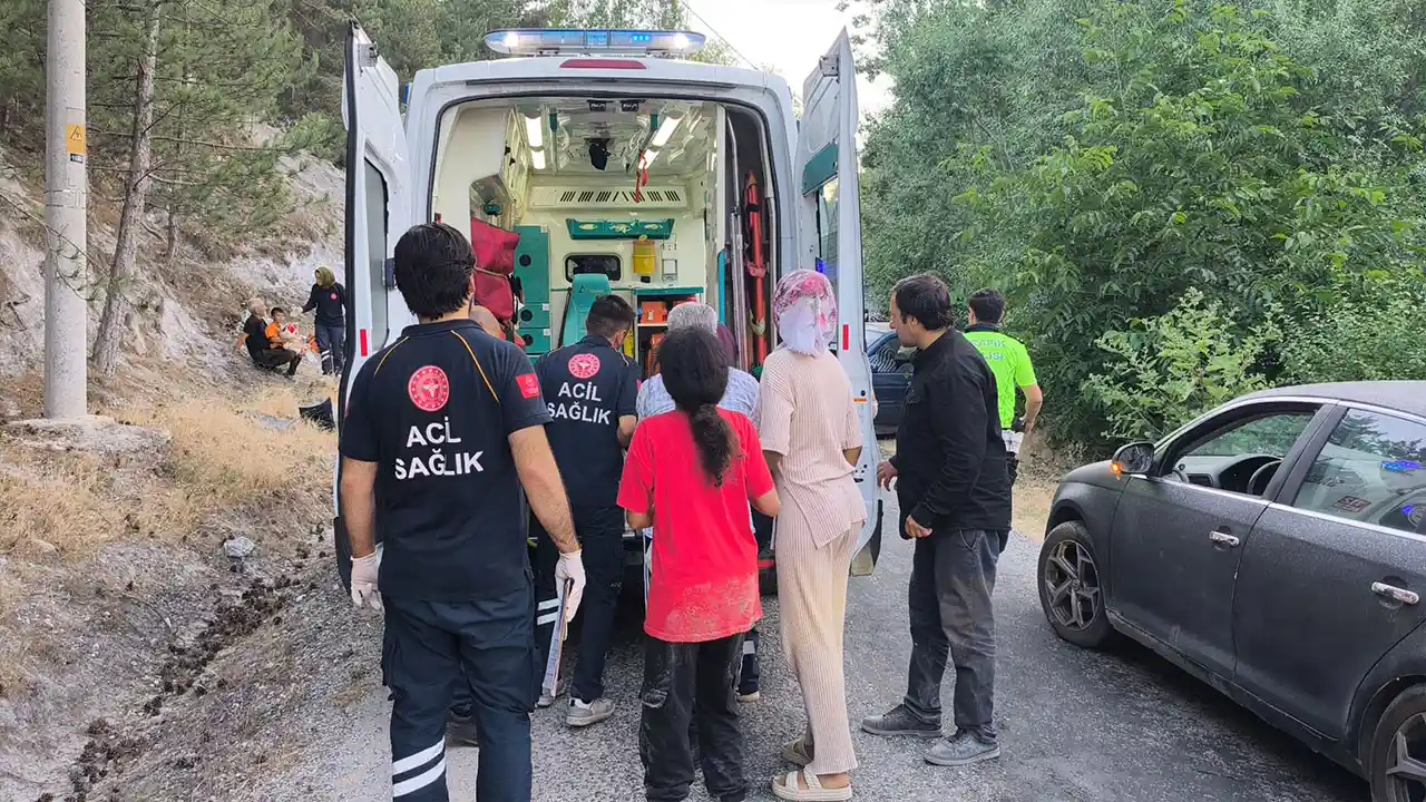 Kütahya’da Iki Otomobil Kafa Kafaya Çarpıştı, Yaralılar Var2