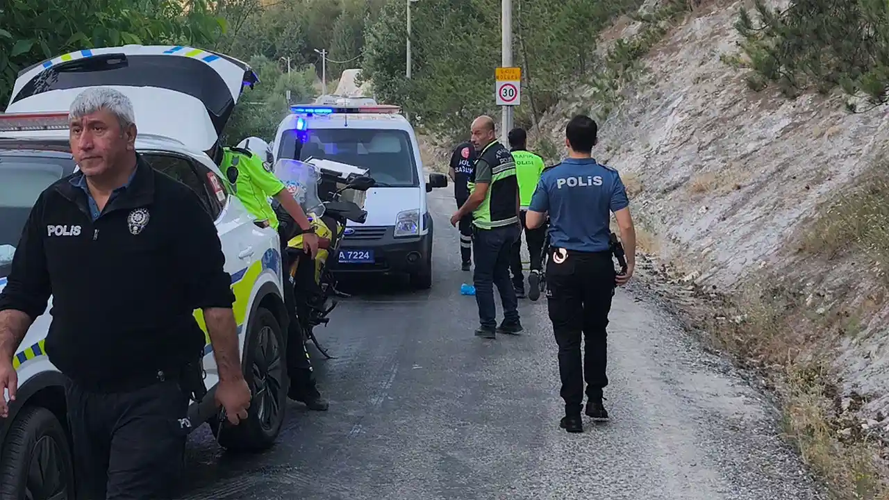Kütahya’da Iki Otomobil Kafa Kafaya Çarpıştı, Yaralılar Var4
