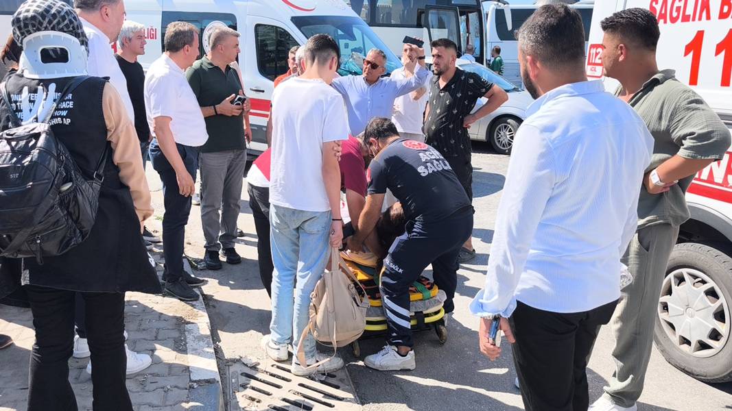 Kütahya'da Işçi Servisi Tankere Çarptı, Çok Sayıda Yaralı Var (3)