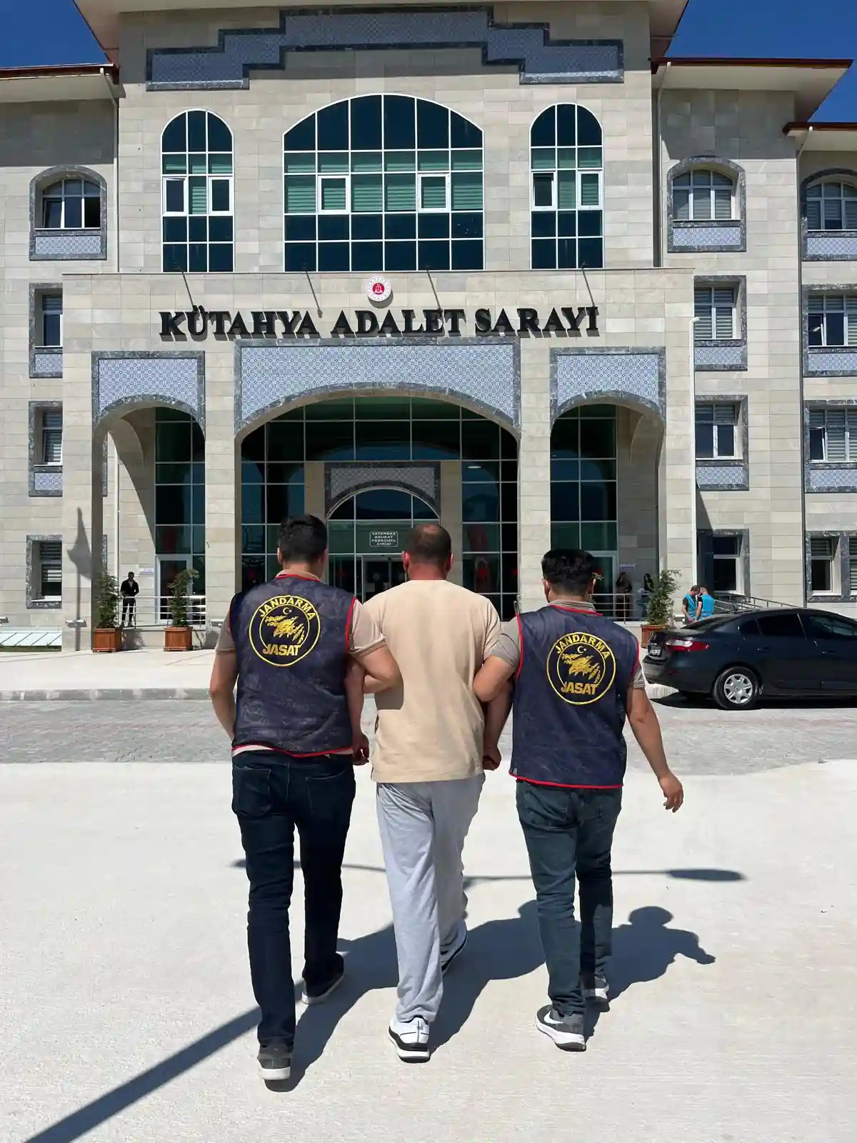 Kütahya’da Jandarma Ekipleri Aranan Şahısları Yakaladı1